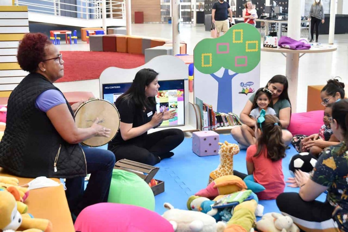 Biblioteca tem Lê no Ninho para inscritos e contação de histórias com a Cia. Cena 4 no sábado (08)