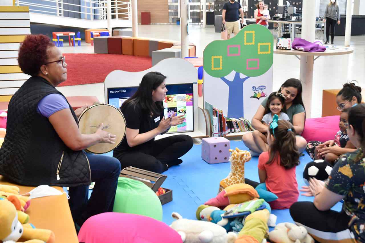 Biblioteca tem Lê no Ninho para inscritos e contação de histórias com a Cia. Cena 4 no sábado (08)