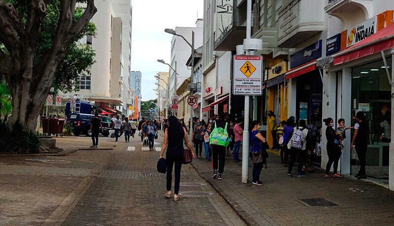Centro de Jundiaí cheio de pessoas