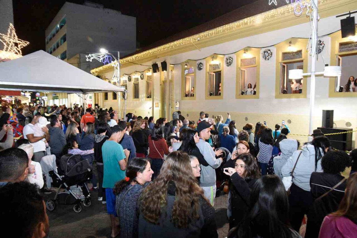 Apresentações de corais nas janelas do museu estarão de volta a partir desta quinta-feira (01)