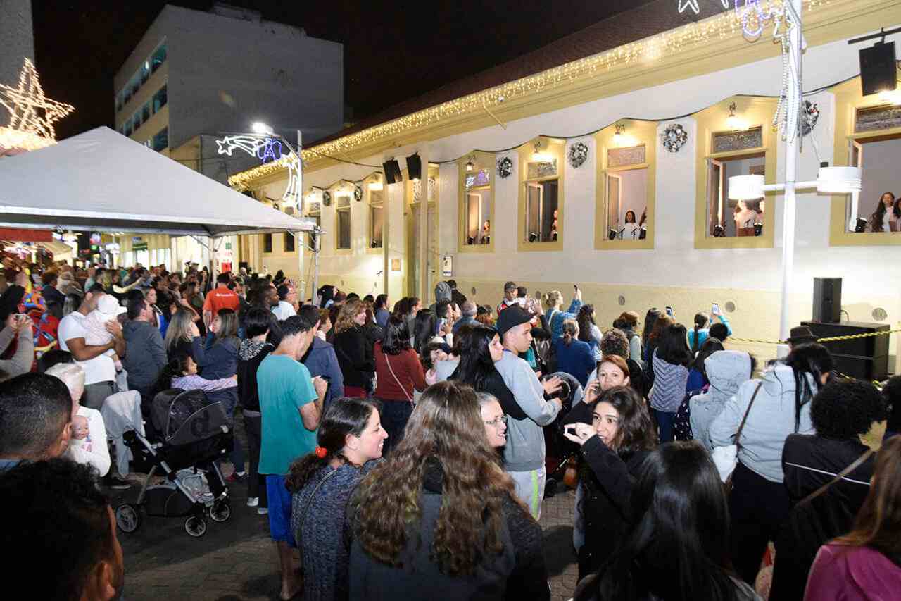 Apresentações de corais nas janelas do museu estarão de volta a partir desta quinta-feira (01)