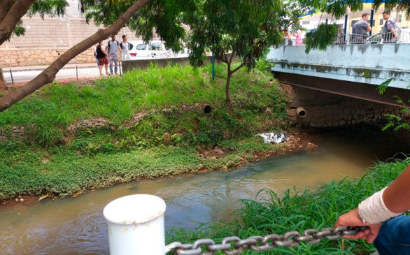 Imagem do córrego o qual corpo foi encontrado
