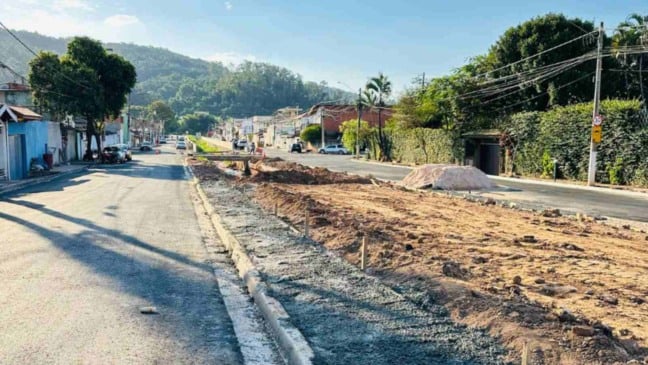 Obras de alargamento de córrego de Itupeva.