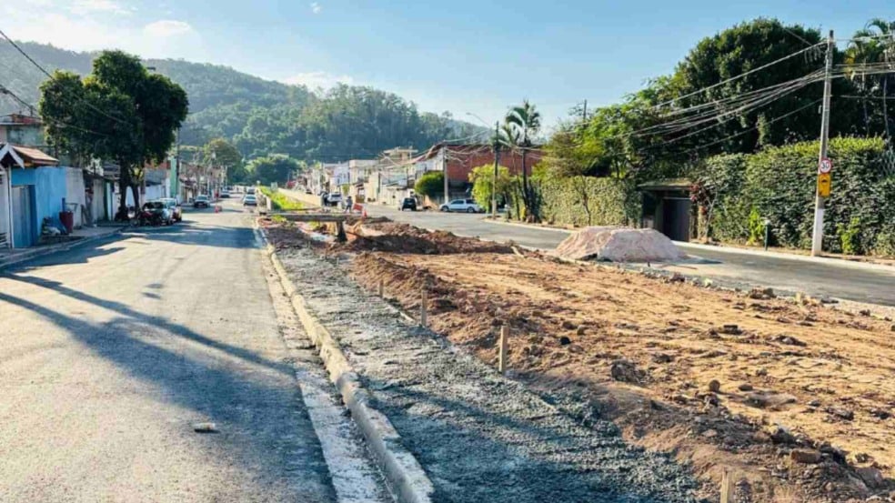 Obras de alargamento de córrego de Itupeva.
