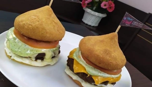 Foto de hambúrguer de coxinha