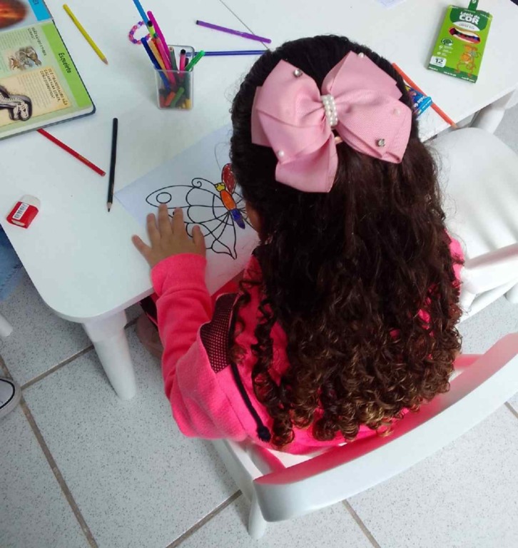 crianças-Grendacc-desenhando-compressed