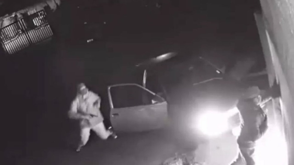 Criminosos são impedidos de assaltar casa em Campo Limpo Paulista por causa de portão automático