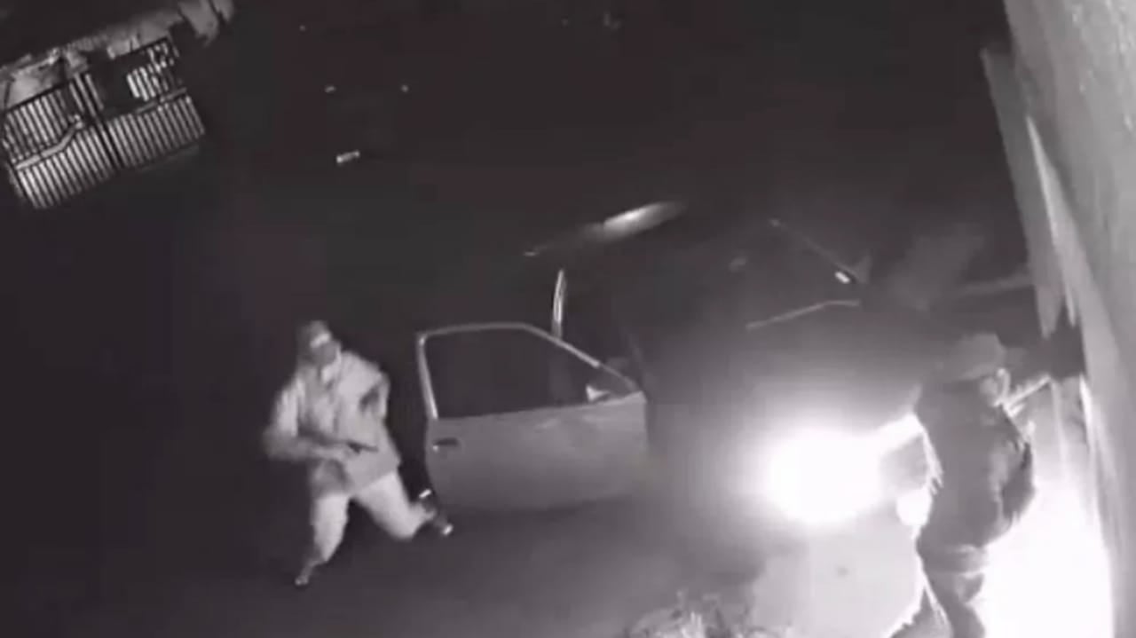 Criminosos são impedidos de assaltar casa em Campo Limpo Paulista por causa de portão automático