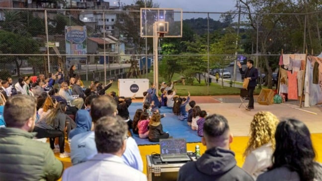 Apresentação cultural no Parque Bertioga, em Várzea Paulista.