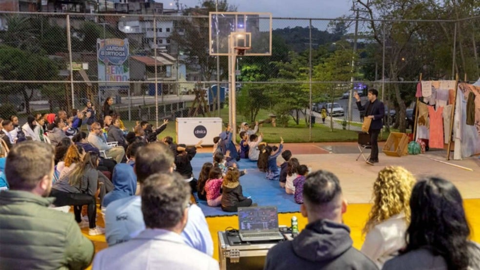 Apresentação cultural no Parque Bertioga, em Várzea Paulista.