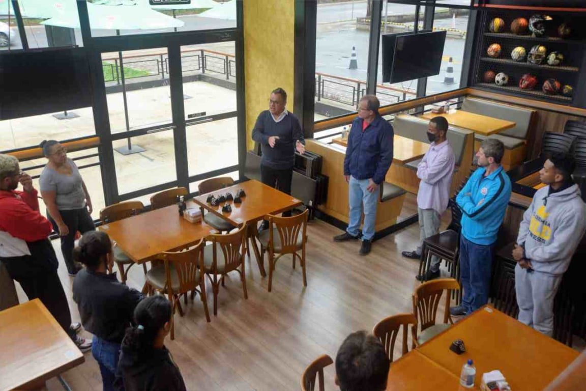 curso-de-garcom-aula-pratica-Funss-Jundiaí-compressed