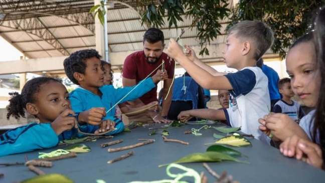 Jundiaí: Elementos naturais viram brinquedos em ação com EMEB e UBS do Morada das Vinhas