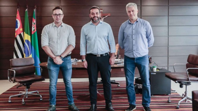 Da esquerda para a direita, Bruno Ganem, deputado federal, Gustavo Martinelli, prefeito de Jundiaí, e Ricardo Benassi, vice-prefeito.