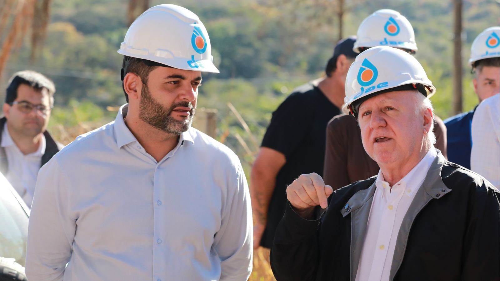 Prefeito de Jundiaí acompanhado de diretor do DAE Jundiaí.