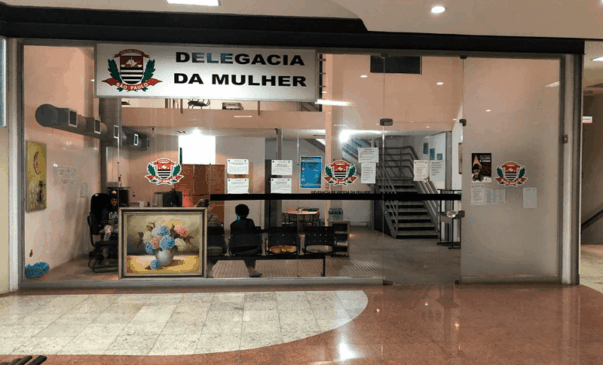 Entrada da Delegacia da Mulher de Jundiaí