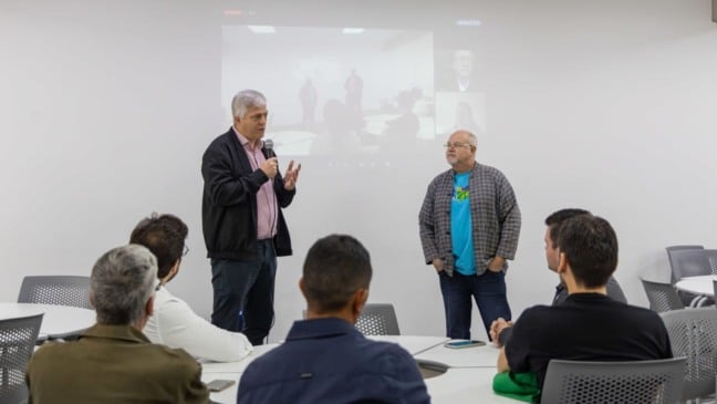 O vice-prefeito Ricardo Benassi e o superintendente da Serra do Japi, Flavio Gramolelli Jr., durante a abertura do Ciclo de Debates