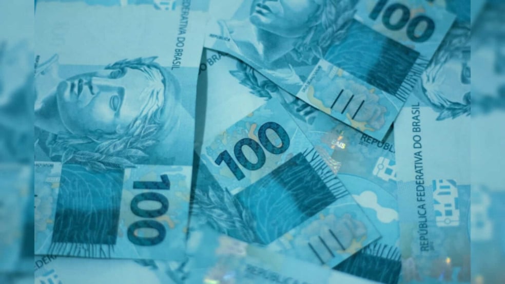 notas de cem notas de cem