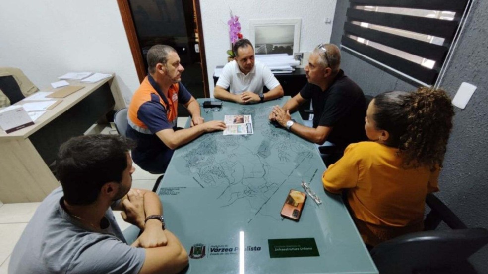 Reunião de autoridades de Várzea Paulista.