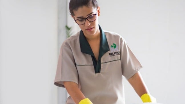 Funcionária limpeza Delphos