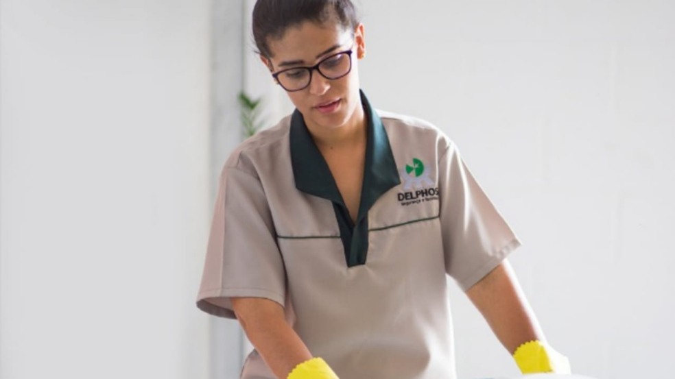 Funcionária limpeza Delphos