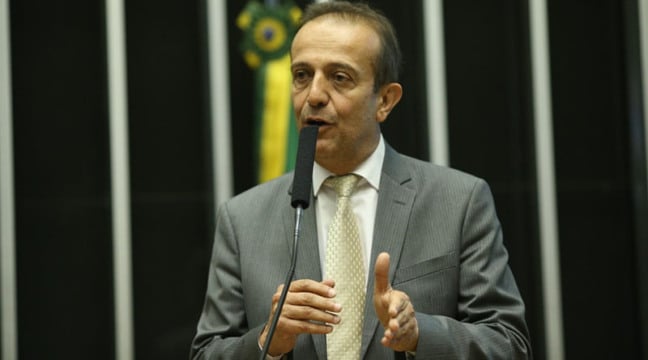 "As experiências até hoje feitas de alcançar um sistema de governo ideal, invariavelmente, ao final, cobram o enorme preço em dor e sofrimento das utopias"