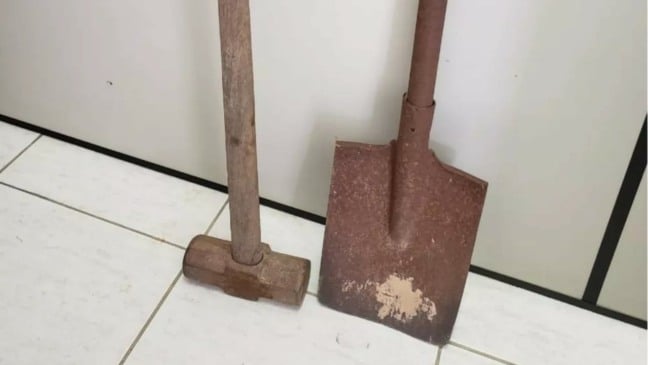 Marreta e pá usadas por homem para agredir a mãe em Várzea Paulista