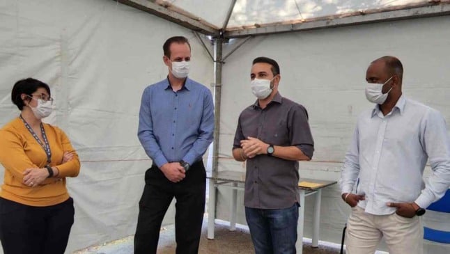 Deputado Alexandre Pereira com o gestor de Promoção da Saúde Tiago Texera, a gerente da unidade Neila Siqueira e o conselheiro Cleber Oliveira