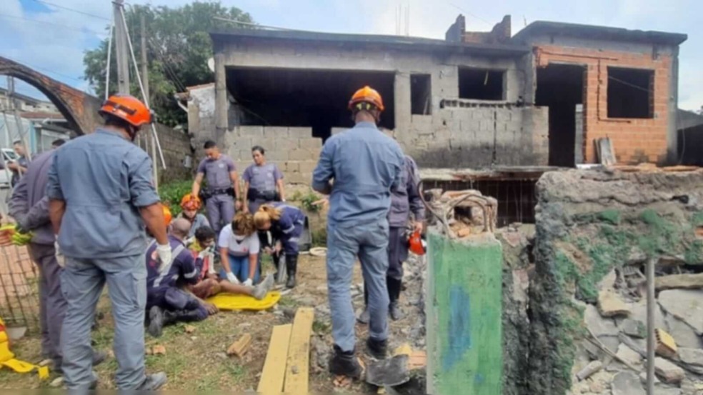 Laje desaba e deixa um ferido em Campo Limpo Paulista Laje desaba e deixa um ferido em Campo Limpo Paulista