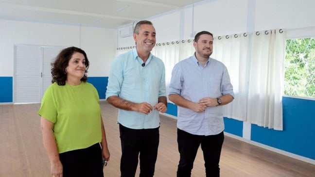 Prefeito Rodolfo e vice João, junto da gestora, visitaram a unidade.
