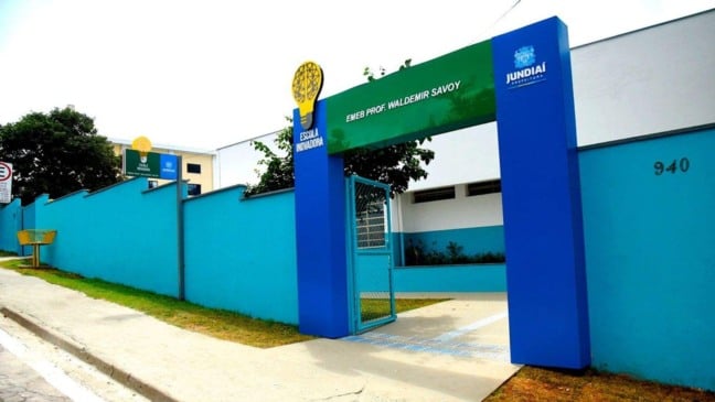 Fachada de escola de Jundiaí.