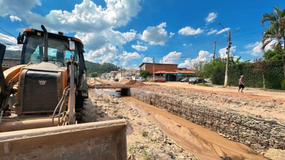 Obra de córrego de Itupeva.