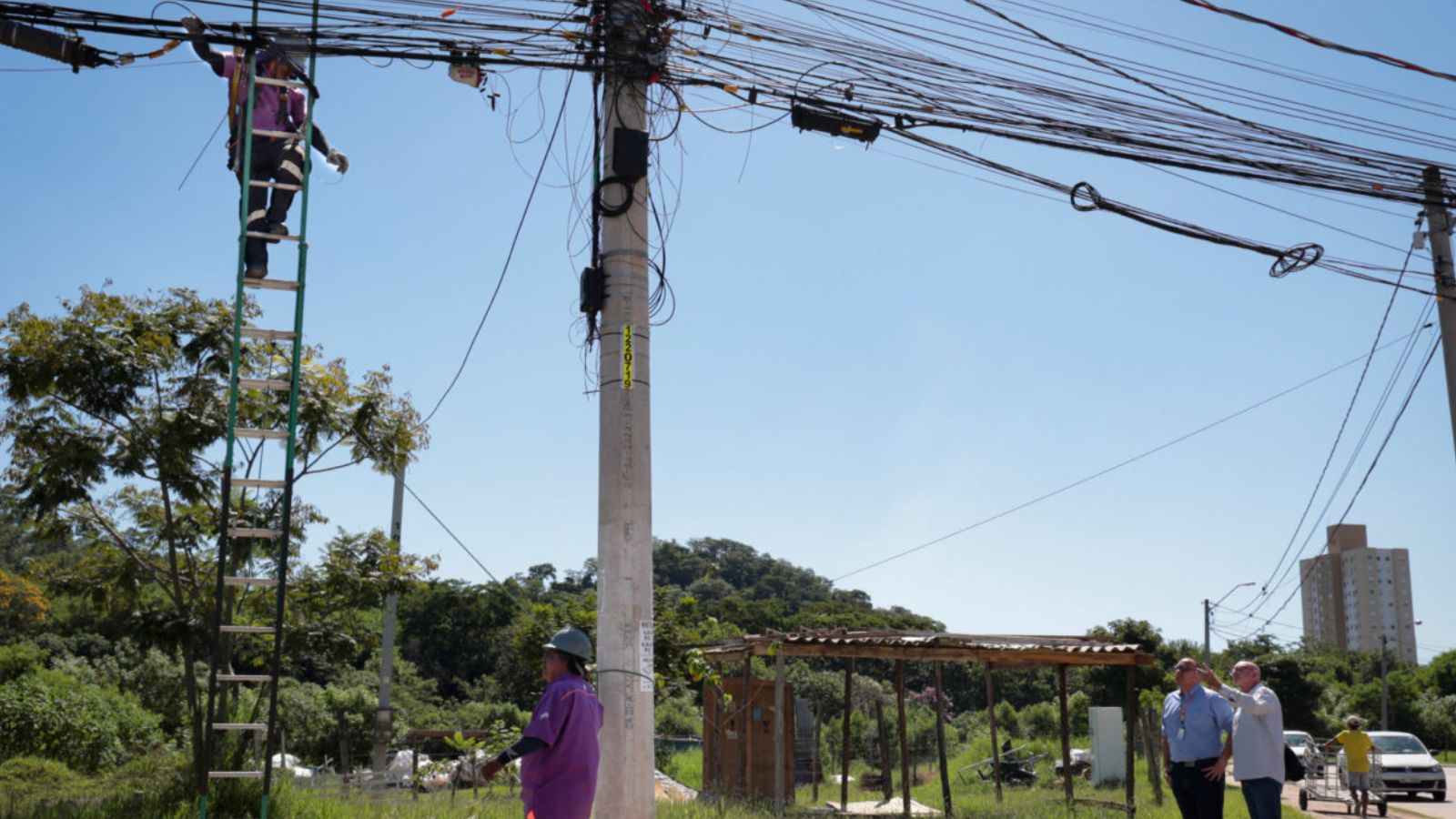 Reordenamento de cabos feito pela Prefeitura de Jundiaí.