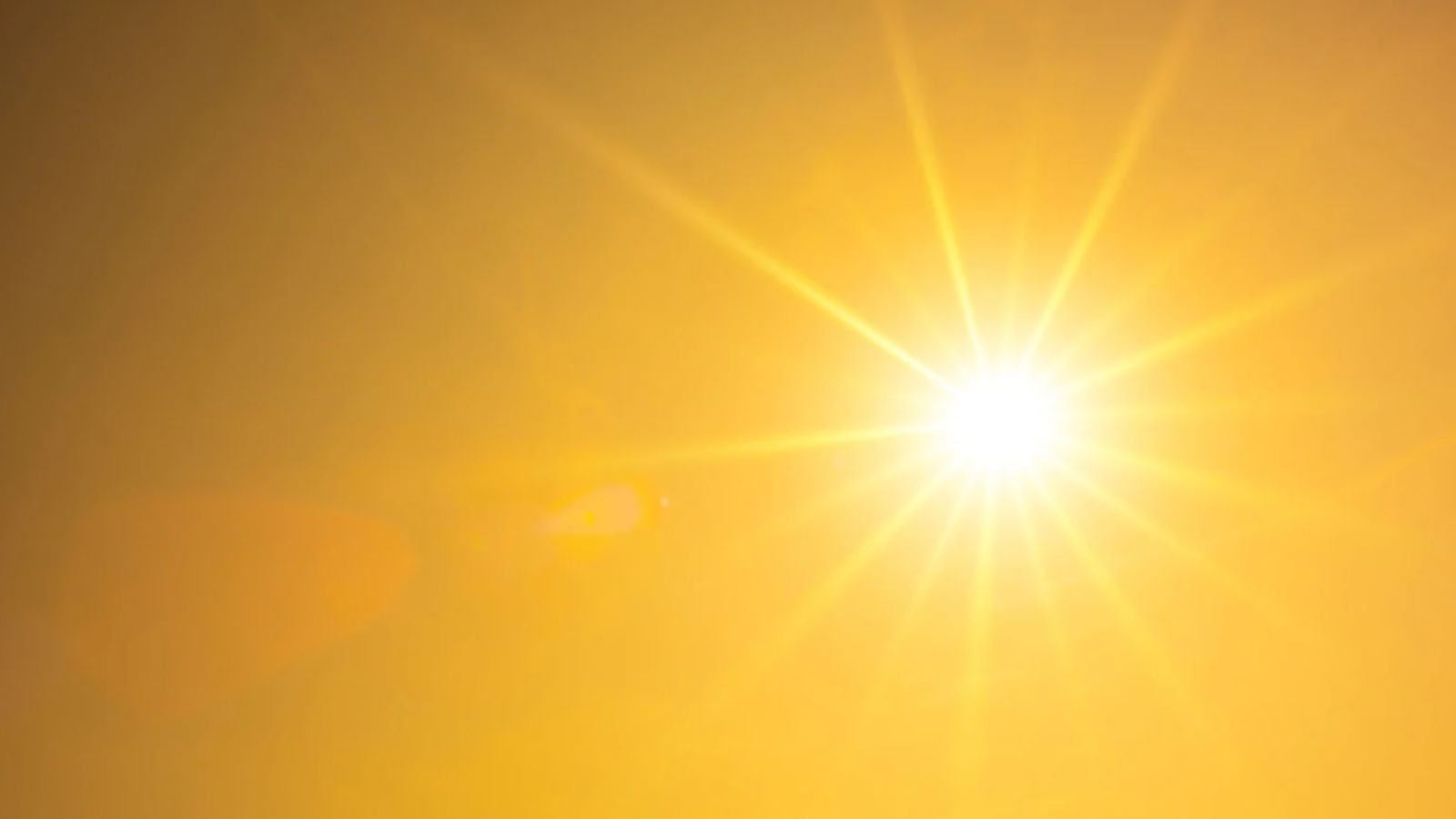 Sol bem alaranjado, remetendo ao calor.