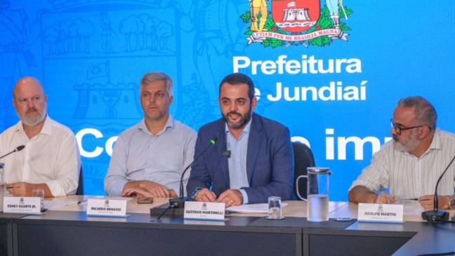 Autoridades de Jundiaí em assembléia.