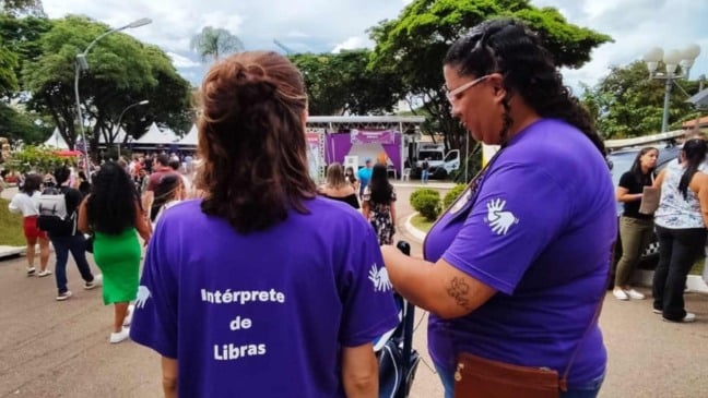 Interprete de Libras.