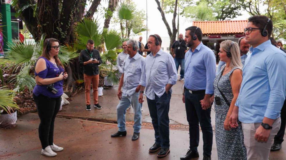 Autoridades de Jundiaí junto ao Secretário do Turismo do Estado de SP.