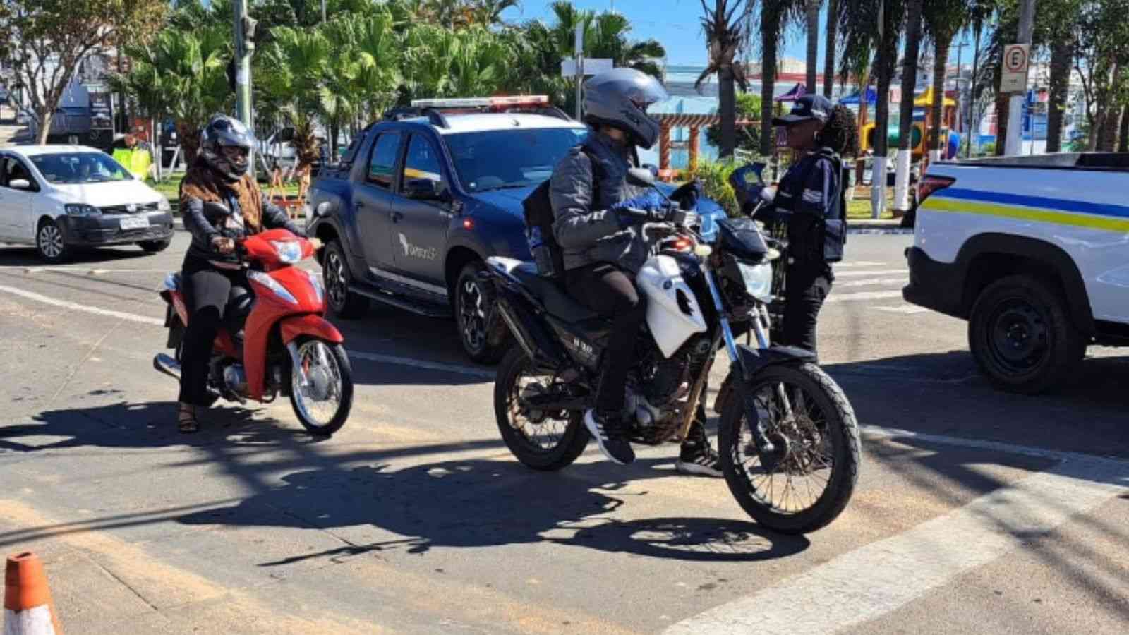 Ação do Detran-SP com motociclistas.