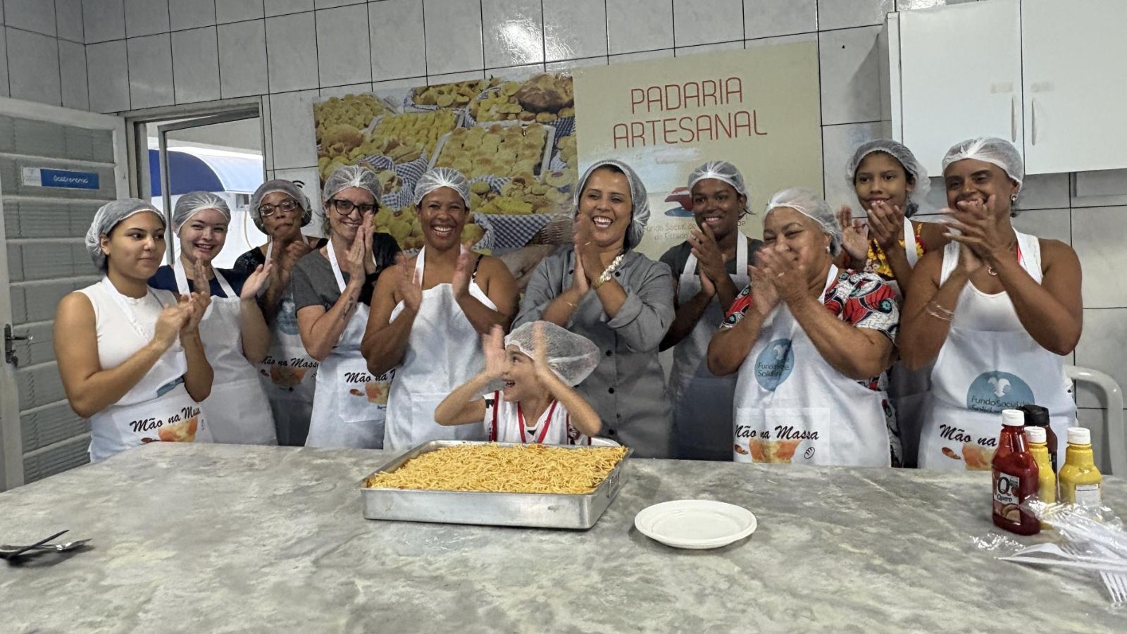 Mulheres em aula de culinária.