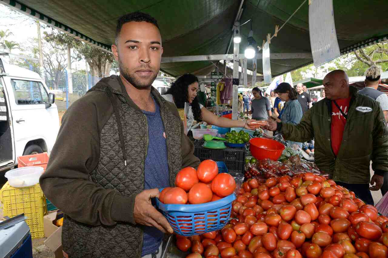 Leandro Inácio está no ramo de feirante há 13 anos