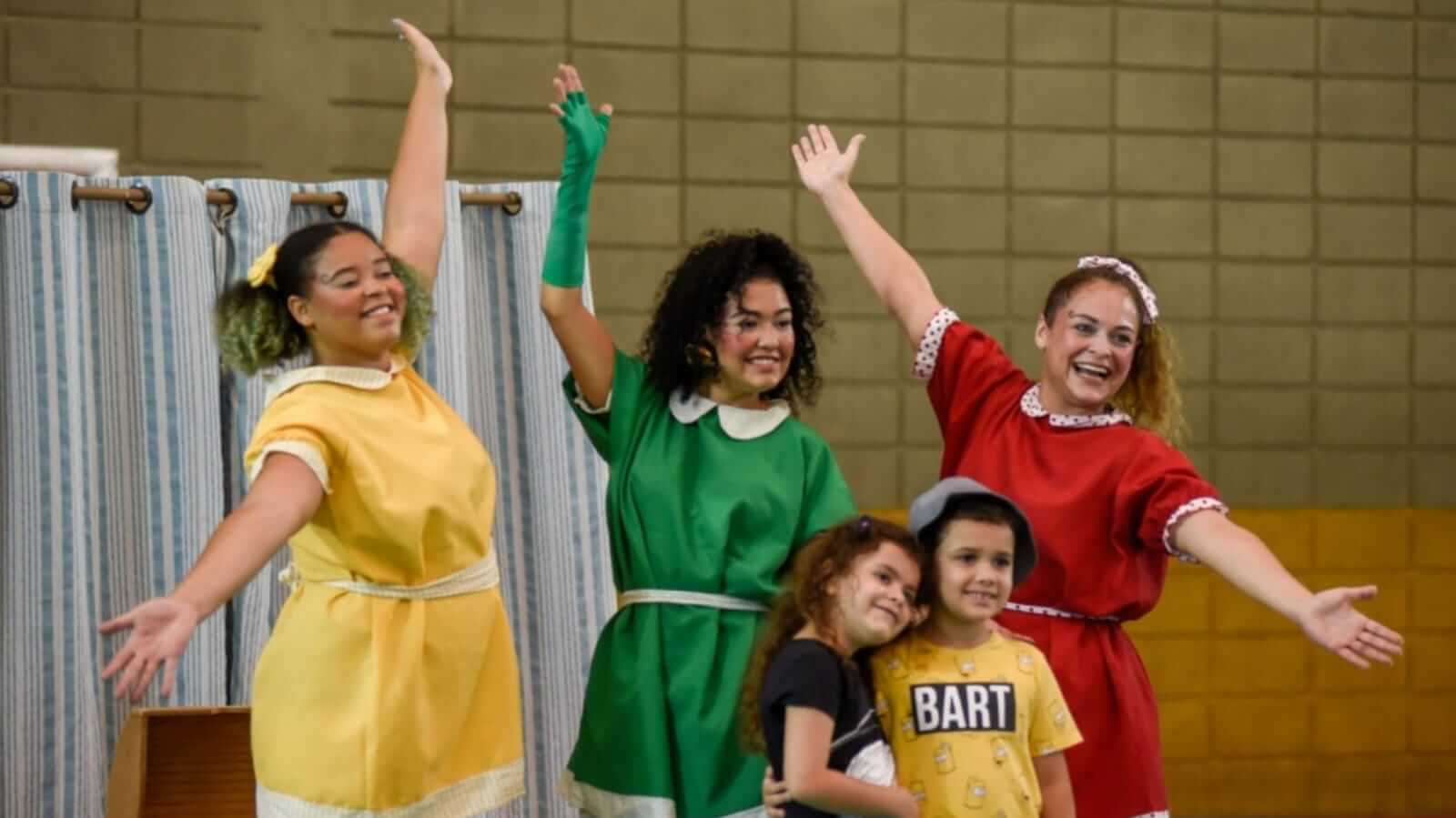 A Cia. Giro no Biombo realizou a primeira apresentação do dia