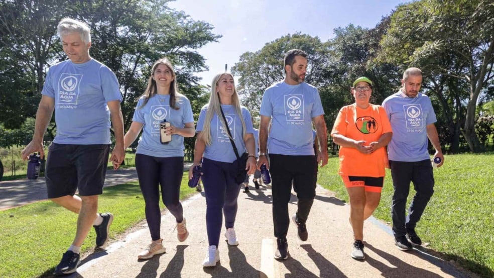 Autoridades de Jundiaí em caminhada.