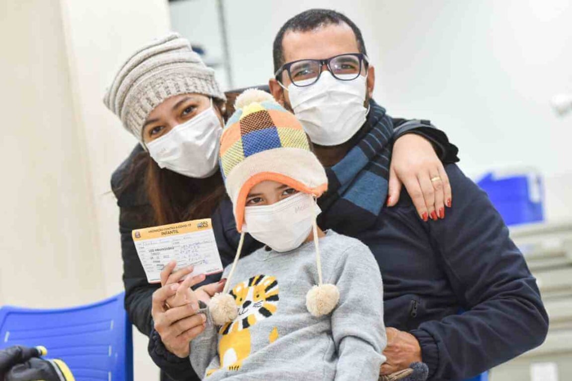 Vacinação: Crianças entre 5 a menores de 12 anos devem receber duas doses de vacinas contra COVID-19