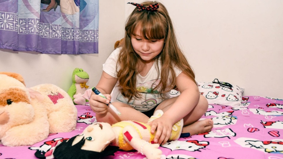 Brinquedos terapêuticos ajudam crianças com diabetes em Jundiaí