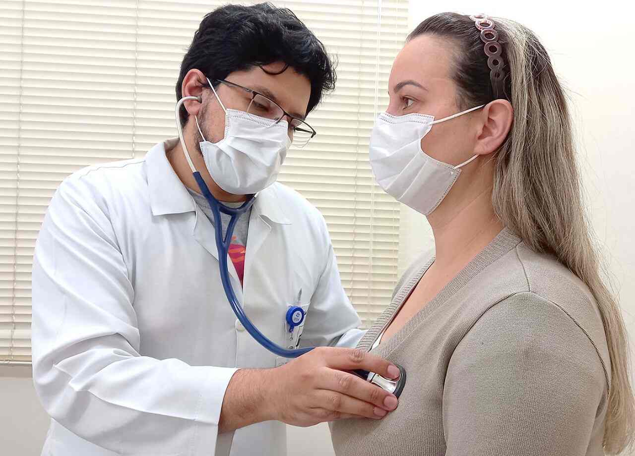 medico atendendo paciente