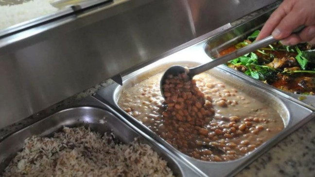 Richeau com arroz e feijão