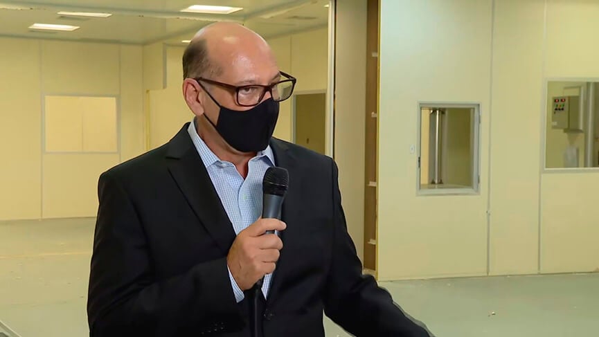 Dima Covas anuncia início da fábrica da vacina. (Foto: Divulgação/CNN)