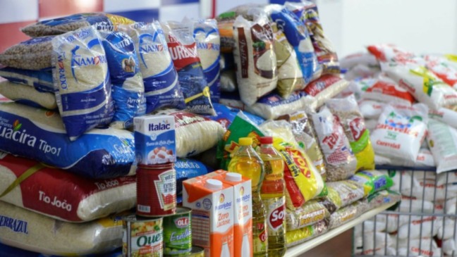 Alimentos arrecadados em doações para a Campanha Permanente de Solidariedade