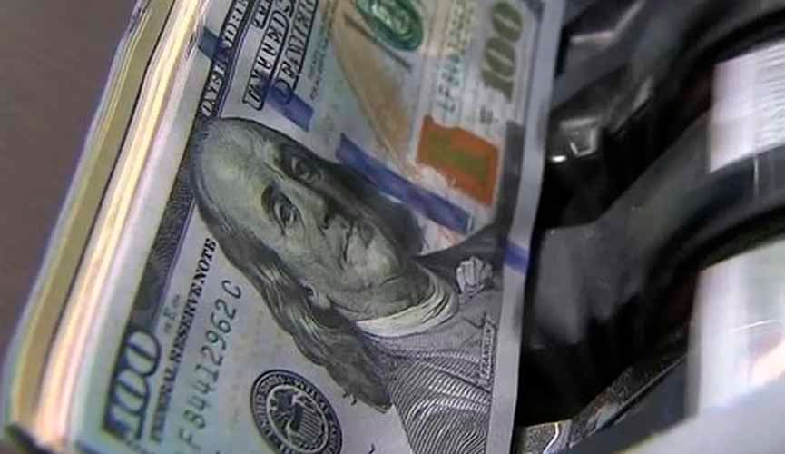 dolar fecha no maior valor do ano