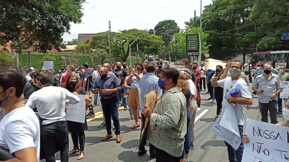 Grupo manifesta contra fase vermelha em SP
