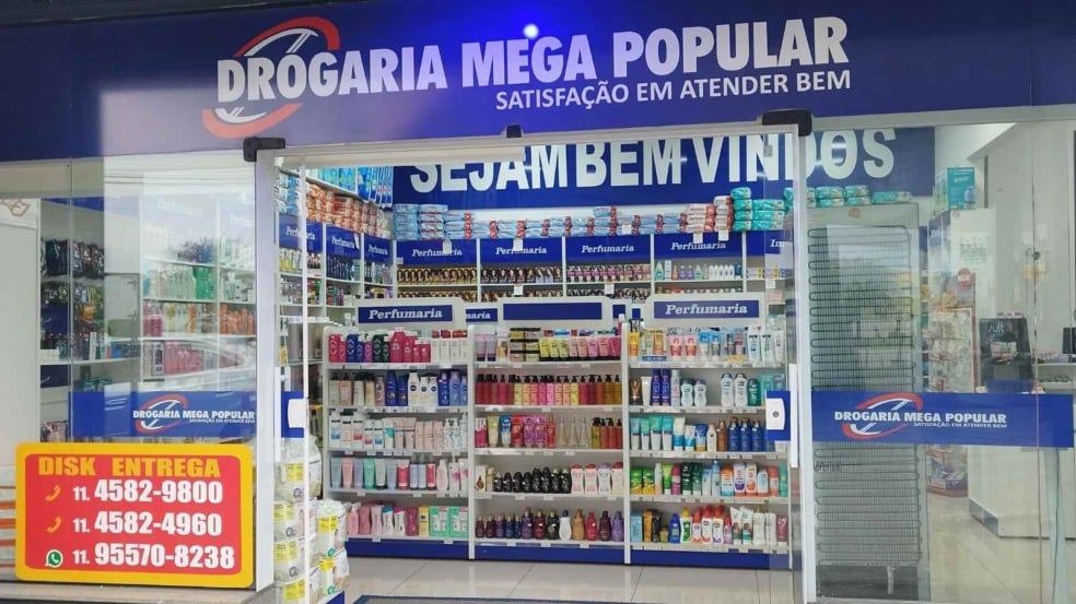 Fachada da Drogaria Mega Popular.